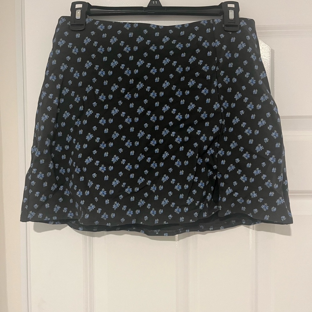 American Eagle It Knit Floral Skort in Medium Long